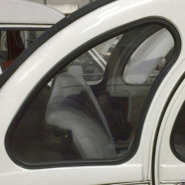 Rear quarter window rubber seal 2cv original quality part, fits left or right.